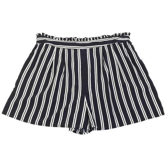 Abound Women’s Plus Paperbag Waist Shorts XXL - Picture 2 of 8